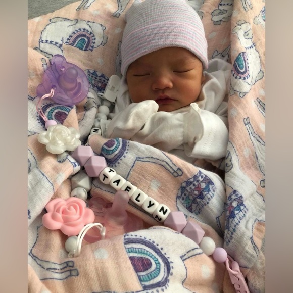 Personalized hand made pacifier clip - Picture 2 of 5